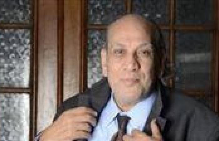 مازال في المستشفى.. أيمن عزب يكشف لـ تحيا مصر تطورات الحالة الصحية لـ منير مكرم