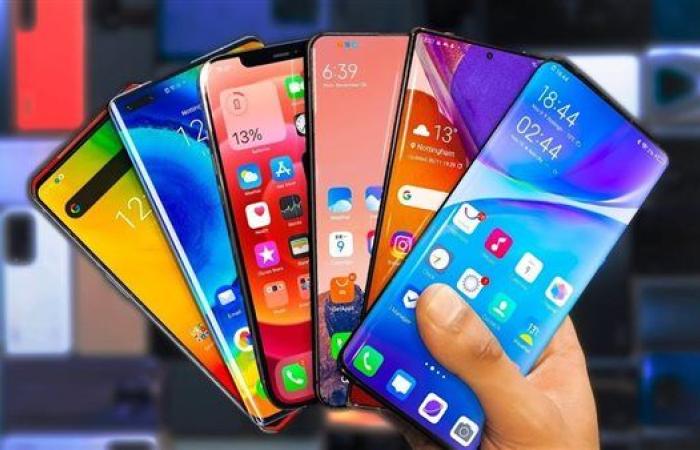 بعد قرار إعفاء المصريين من جمارك الهواتف.. كم هاتف مسموح في مطارات مصر 2025؟