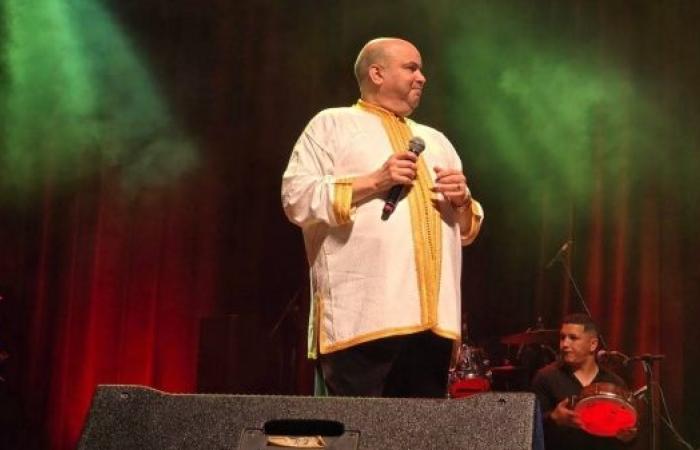 حجيب يلهب منصة مسرح "فوليه برجيير" بباريس