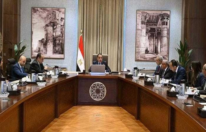 رئيس الوزراء يعقد اجتماعا مع رؤساء أجهزة المدن الجديدة
