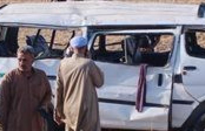 مصرع شخصين وإصابة 10 آخرين فى حادث انقلاب ميكروباص بطريق أسيوط الغربي