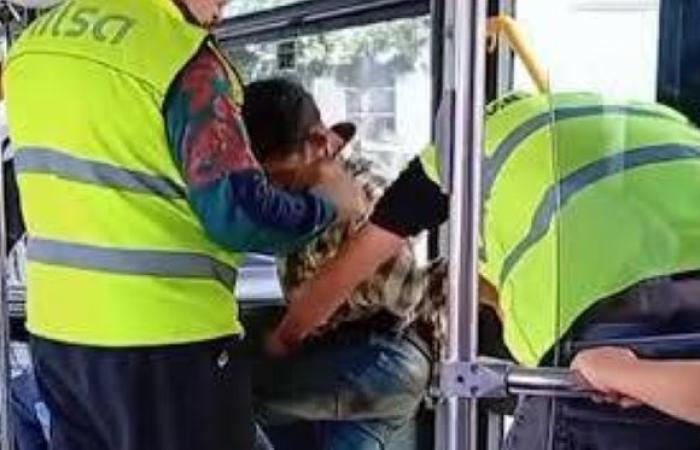 تفتيش وتنكيل .. شركة "ألزا" تفتح تحقيقا بعد تداول فيديو يوثق تجاوزات مراقبيها